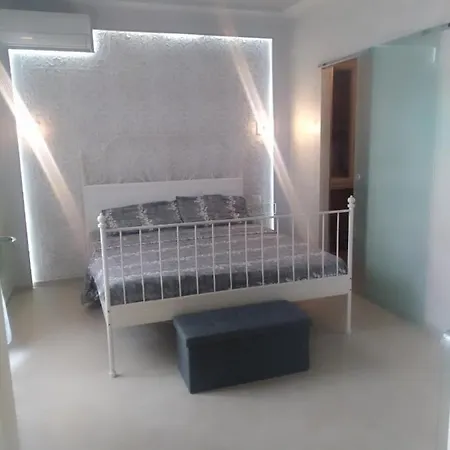 Rosilienza Private Spa, Patio Garden Free Trasfer To & From Airport Apartment *