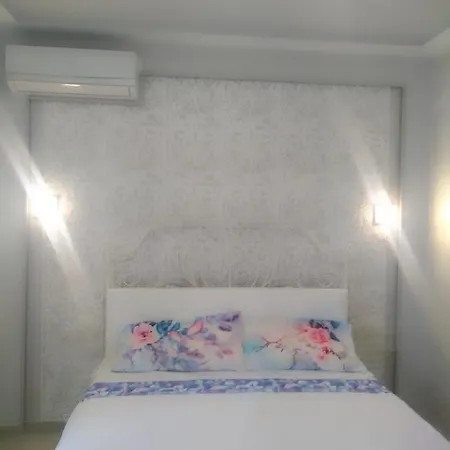 Apartment Rosilienza Private Spa, Patio Garden Free Trasfer To & From Airport