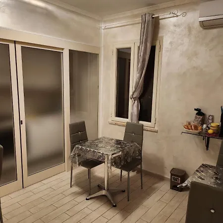 Apartment Rosilienza Private Spa, Patio Garden Free Trasfer To & From Airport Fiumicino