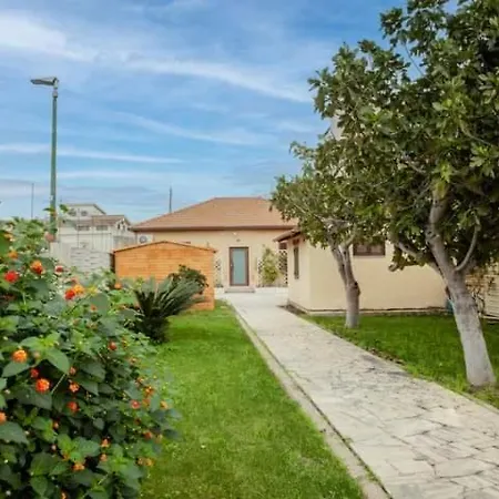 Apartment Rosilienza Private Spa, Patio Garden Free Trasfer To & From Airport *
