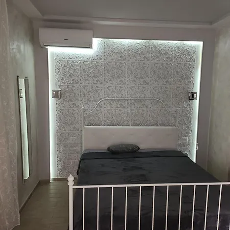 Rosilienza Private Spa, Patio Garden Free Trasfer To & From Airport Apartment
