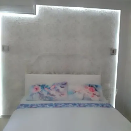Rosilienza Private Spa, Patio Garden Free Trasfer To & From Airport Apartament