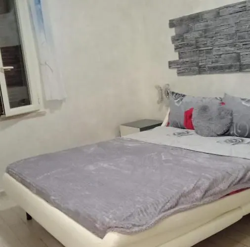 Rosilienza Private Spa, Patio Garden Free Trasfer To & From Airport 아파트 피우미치노